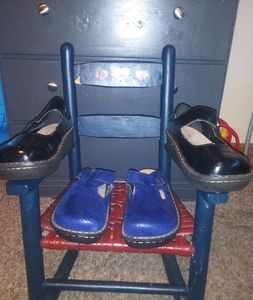 2 pair of Savvy slip resistant shoes